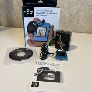 The Sharper Image Digital Photo Keychain USB 2.0 Rechargeable